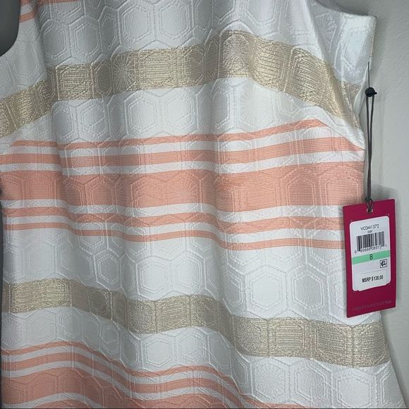 VINCE CAMUTO
Honeycomb Jacquard Shift - Picture 4 of 6